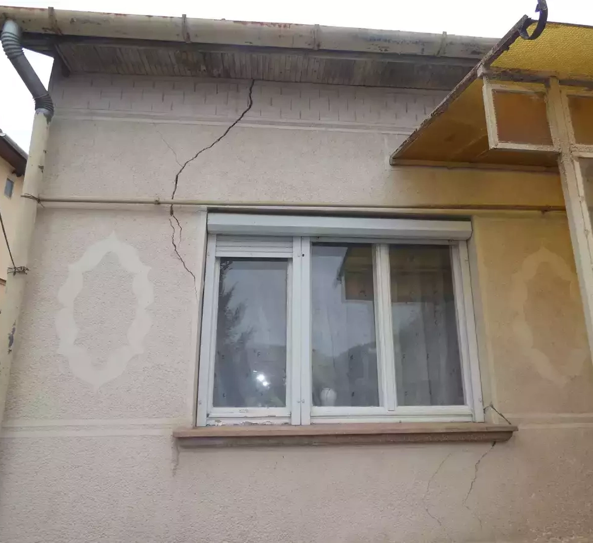 Főfal süllyedés Főfal süllyedés